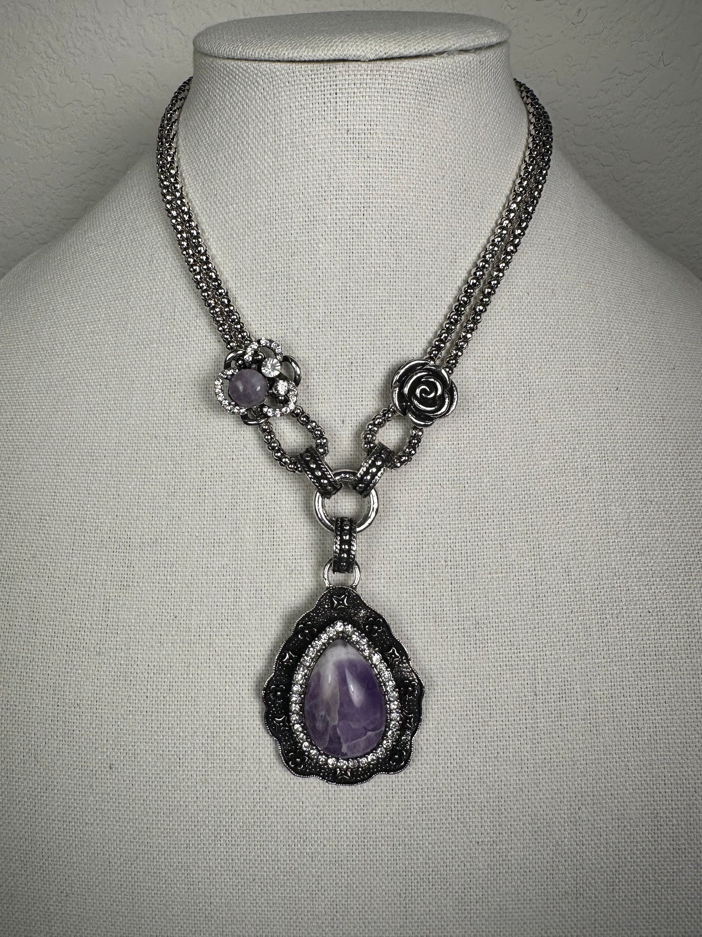 Silver Tone Necklace Featuring a Howlite Amethyst Pendant