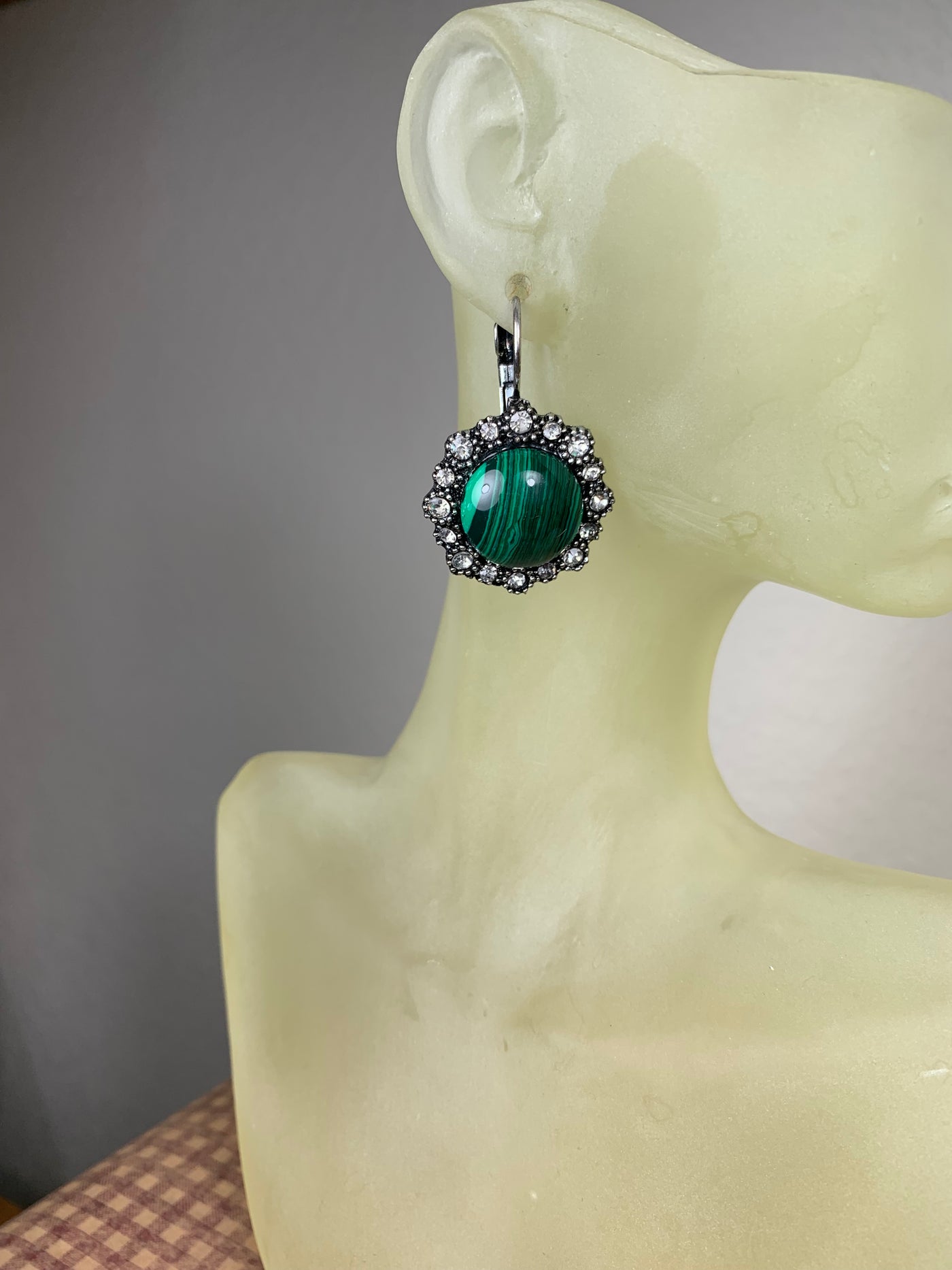Round Reconstituted Dangling Earrings in Turquoise Malachite Gold Sand Stone & Amehtyst