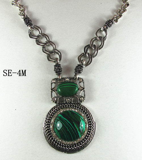 Fashion Necklace with Green Howlite Malachite Pendant