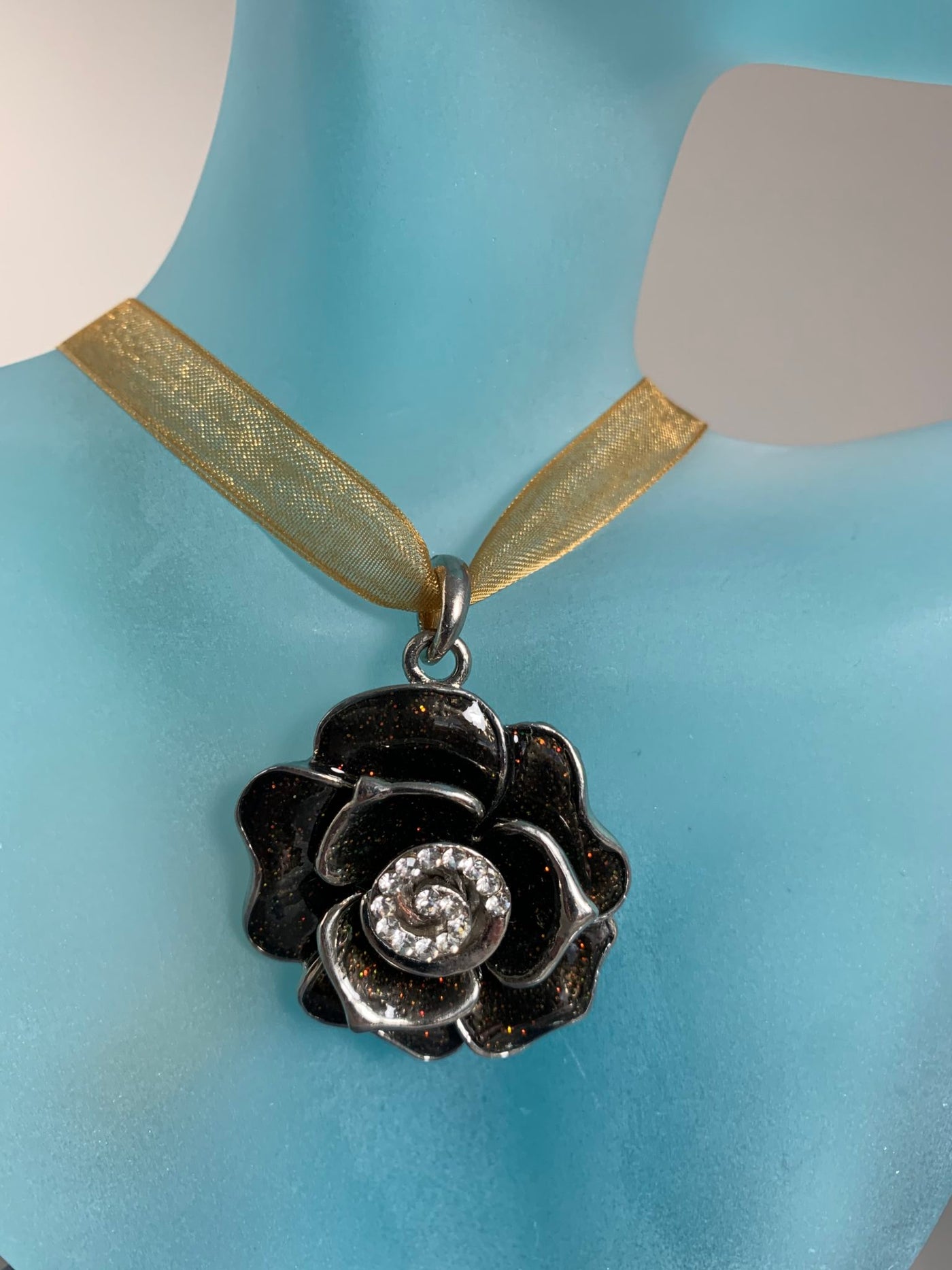 Fashion Flower Pendant