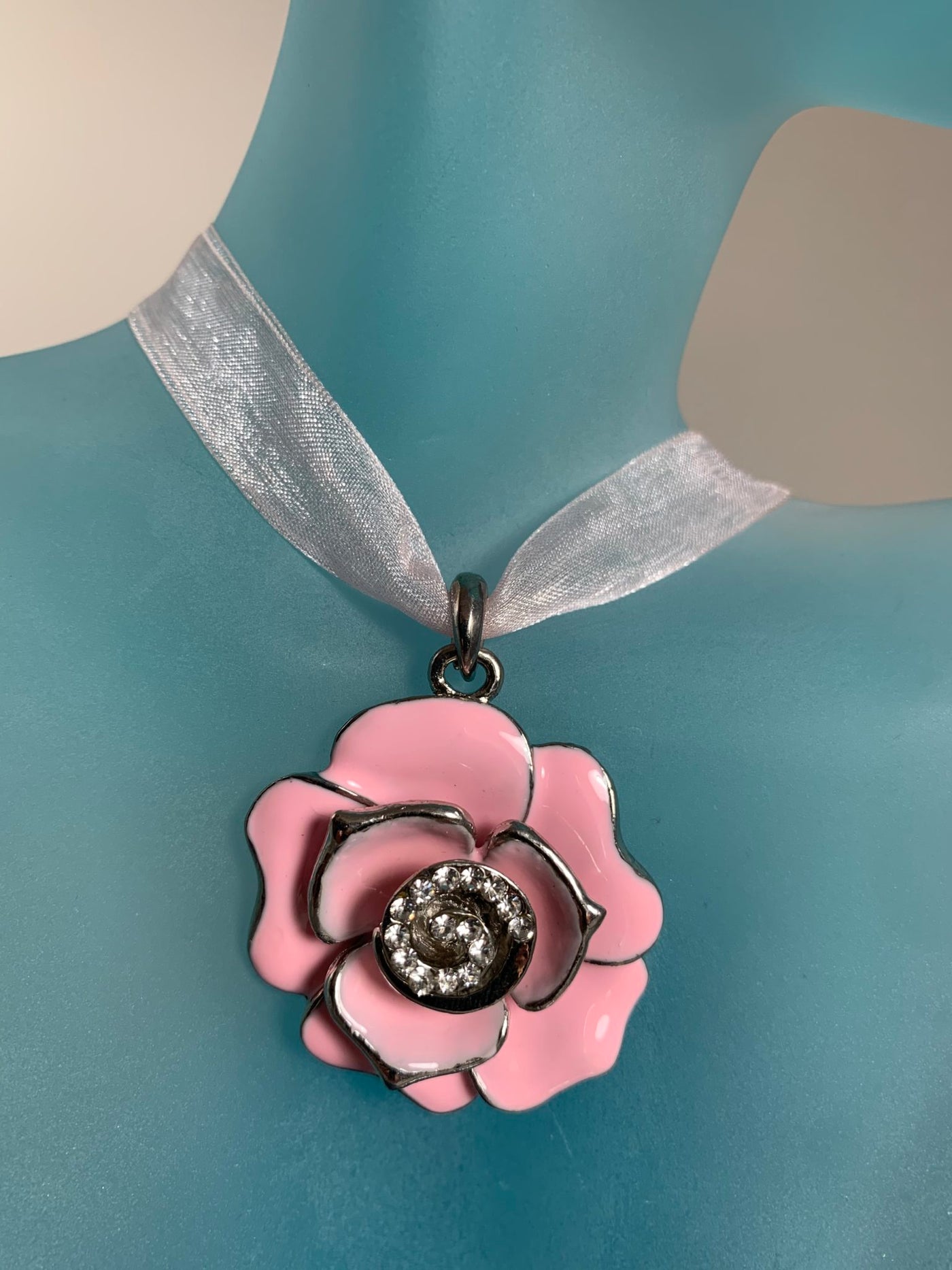 Fashion Flower Pendant in Pink