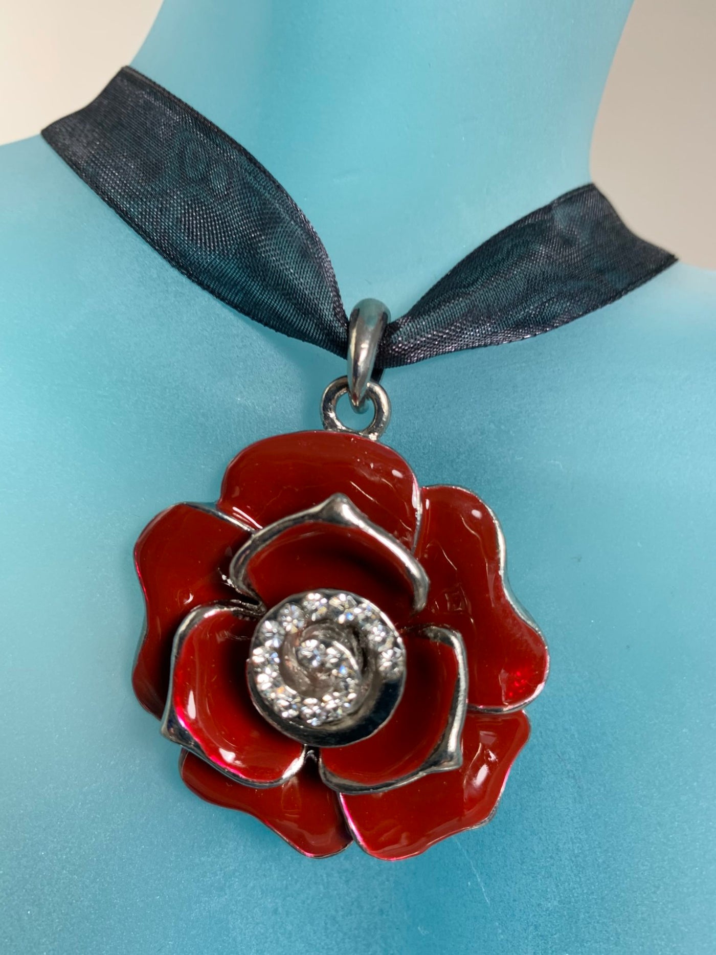 Fashion Flower Pendant in Red