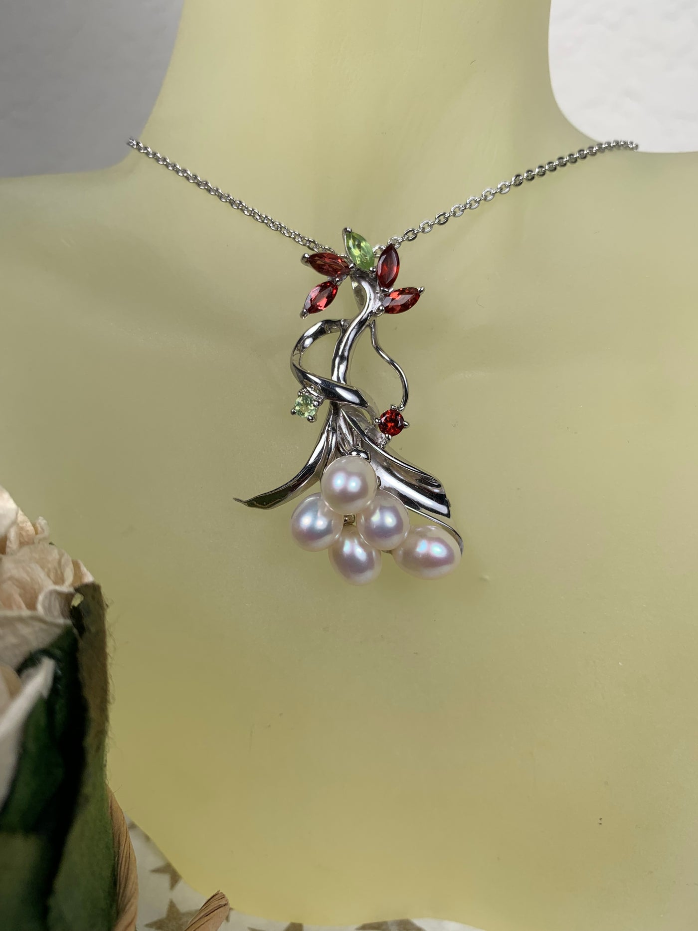 Bouquet 5 Pearls with Gems Accent Pendant in Silver