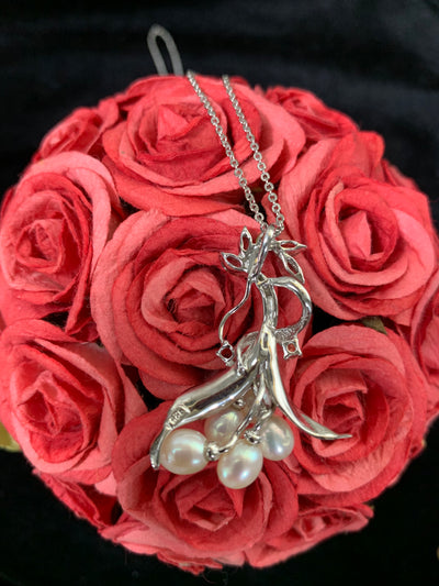 Bouquet 5 Pearls with Gems Accent Pendant in Silver