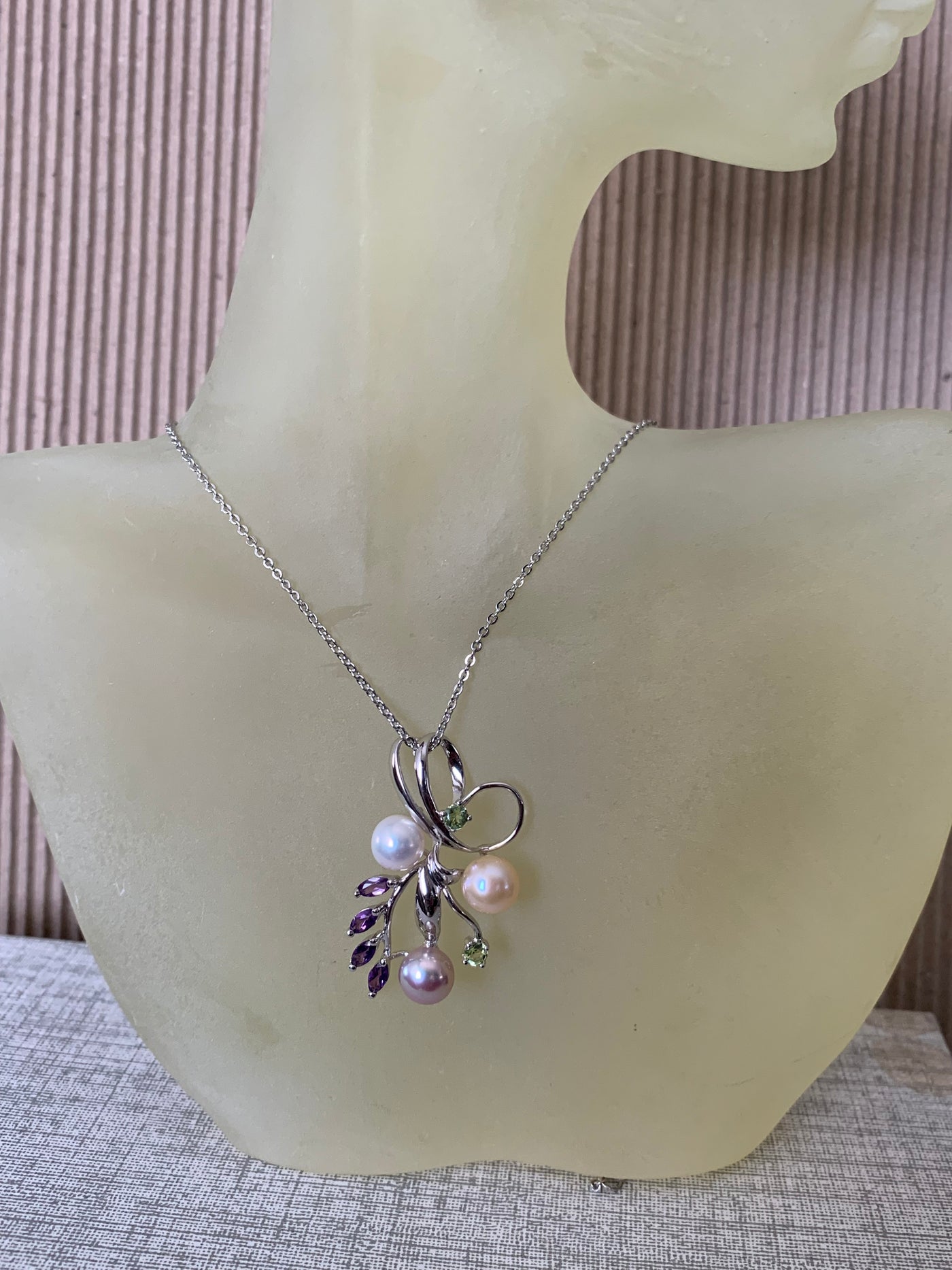 Multi Colors Pearl Pendant with Amethyst Peridot Accent in Silver