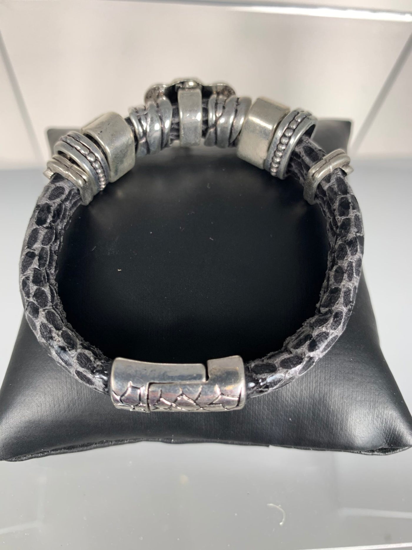 Gray Faux Snake Skin Band Bracelet Featuring an Elephant Motif